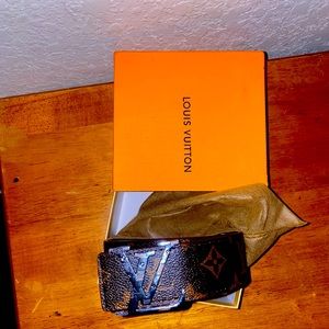 Luis Vuitton belt